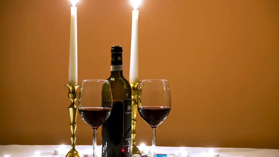 Sex Dating Bregenz: Kerzen und Rotwein für einen Abend zu zweit